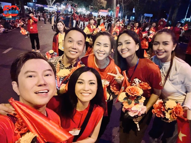 Ca sĩ, nhà thiết kế thời trang và người mẫu tại lễ sơ duyệt Các ca sĩ, nhà thiết kế thời trang và người mẫu tại lễ sơ duyệt