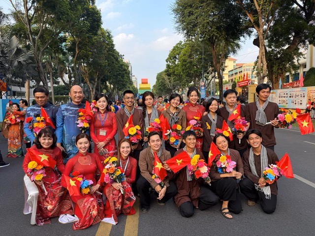 Lan Ngọc, Phương Thanh, Thúy Ngân… hạnh phúc sau diễu hành - Ảnh 11.