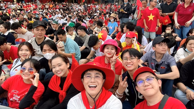 Lan Ngọc, Phương Thanh, Thúy Ngân… hạnh phúc sau diễu hành - Ảnh 17.
