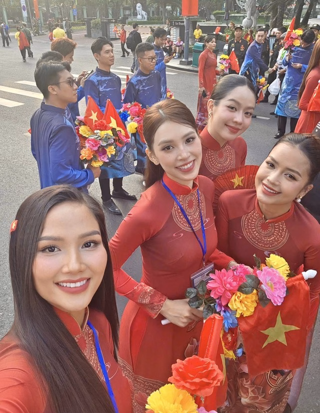 Lan Ngọc, Phương Thanh, Thúy Ngân… hạnh phúc sau diễu hành - Ảnh 10.