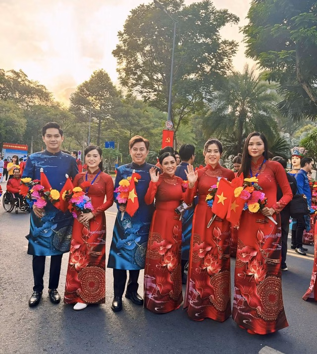 Lan Ngọc, Phương Thanh, Thúy Ngân… hạnh phúc sau diễu hành - Ảnh 12.