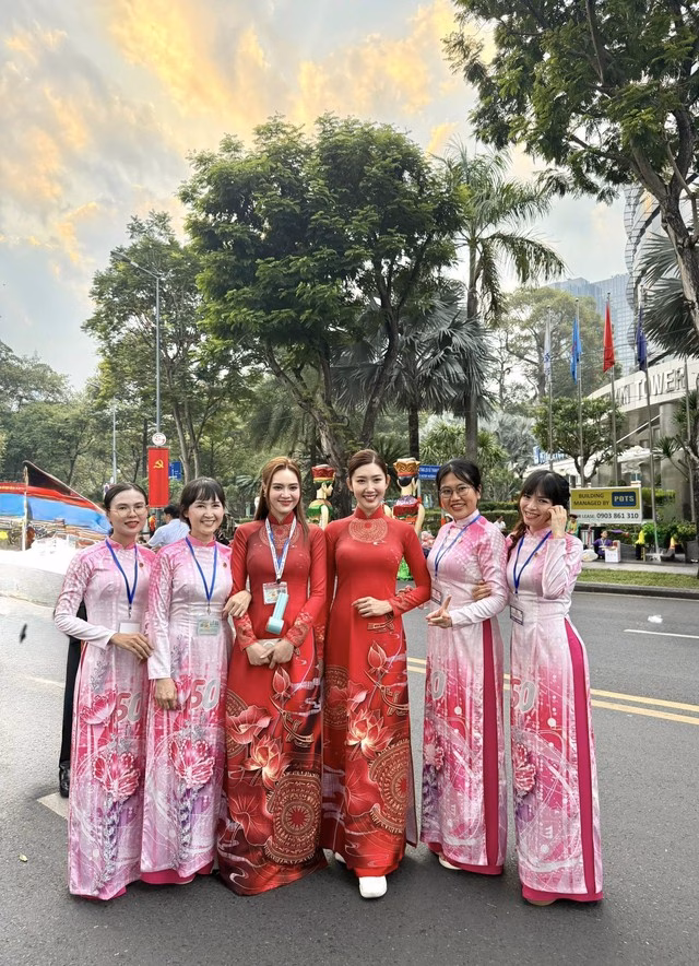 Lan Ngọc, Phương Thanh, Thúy Ngân… hạnh phúc sau diễu hành - Ảnh 6.