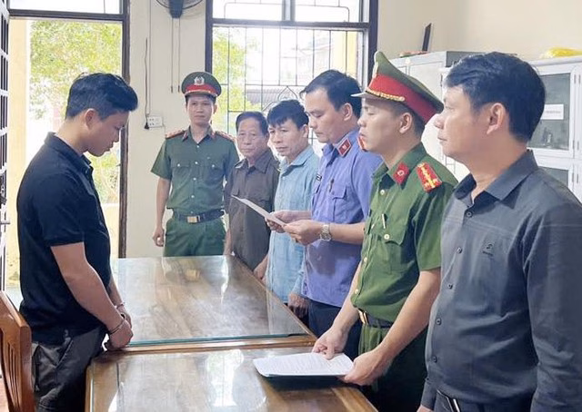 Đậu Giang Sơn bị bắt giam để điều tra về hành vi gây tai nạn giao thông nghiêm trọng. Giật mình kết quả xét nghiệm tài xế xe bán tải gây tai nạn khiến 2 mẹ con thương vong - Ảnh 1.
