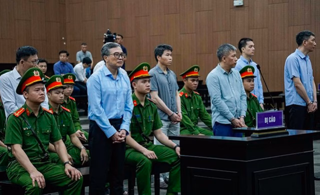Cựu thứ trưởng Hoàng Quốc Vượng tại tòa Cựu thứ trưởng Hoàng Quốc Vượng cùng đồng phạm tại phiên tòa