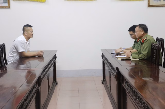 Tôn Quý Hòa làm việc với cơ quan công an Tôn Quý Hòa bị điều tra vì lạm dụng chức vụ