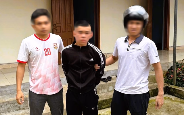 Nghi phạm L.K.D. bị bắt giữ Con trai 17 tuổi nghi sát hại mẹ ruột - Ảnh 1.