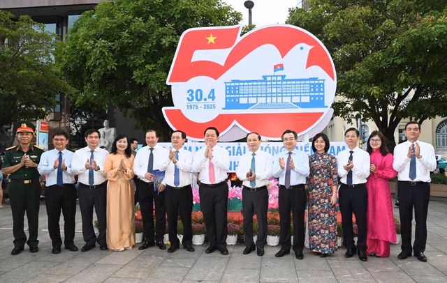 Không gian triển lãm Khai mạc triển lãm “Đại thắng Mùa Xuân 1975 với Kỷ nguyên phát triển mới của dân tộc Việt Nam” - Ảnh 3.