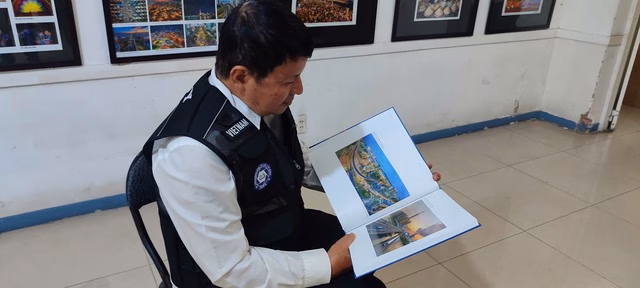 Nghệ sĩ nhiếp ảnh Đoàn Hoài Trung giới thiệu cuốn sách ảnh Nghệ sĩ nhiếp ảnh Đoàn Hoài Trung giới thiệu cuốn sách ảnh