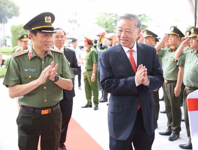 Tổng Bí thư Tô Lâm dự Lễ khánh thành Tượng đài Công an nhân dân tại TP HCM Tổng Bí thư Tô Lâm dự Lễ khánh thành Tượng đài Công an nhân dân tại TP HCM- Ảnh 1.