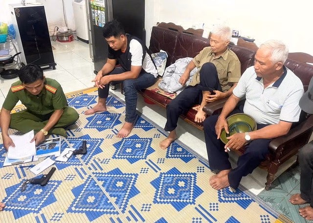 Cơ quan công an thu giữ vũ khí Công an khám xét nhà ông Quý
