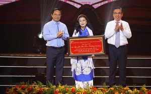 Kim Cương Khai mạc triển lãm “Đại thắng Mùa Xuân 1975 với Kỷ nguyên phát triển mới của dân tộc Việt Nam” - Ảnh 9.