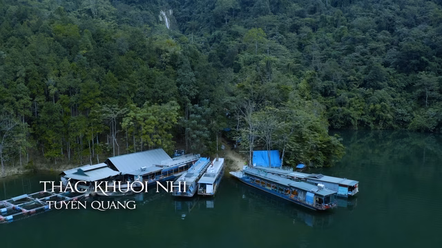 Đồi cỏ xanh mướt trong phim Những khung hình dự báo phim Victor Vũ sẽ thắng lớn - Ảnh 5.