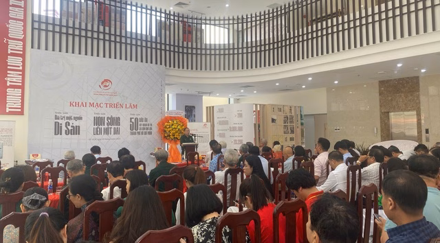 Khai mạc triển lãm tại Trung tâm Lưu trữ Quốc gia II Trung tâm Lưu trữ Quốc gia II trưng bày loạt tư liệu quý - Ảnh 1.