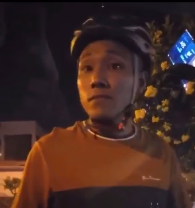 Hình ảnh vụ việc nam thanh niên chặn xe ô tô ở Gò Vấp Người đàn ông rút hung khí chặn ô tô ở Gò Vấp dương tính với ma túy- Ảnh 1.