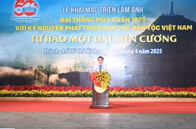 Ông Nguyễn Thanh Nghị Khai mạc triển lãm “Đại thắng Mùa Xuân 1975 với Kỷ nguyên phát triển mới của dân tộc Việt Nam” - Ảnh 2.