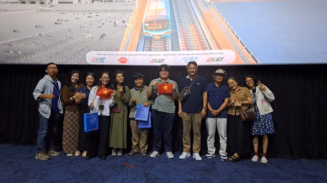 Giao lưu tại buổi chiếu phim Vượt Sóng “Vượt Sóng”: Bài Học Từ Quá Khứ, Động Lực Cho Tương Lai