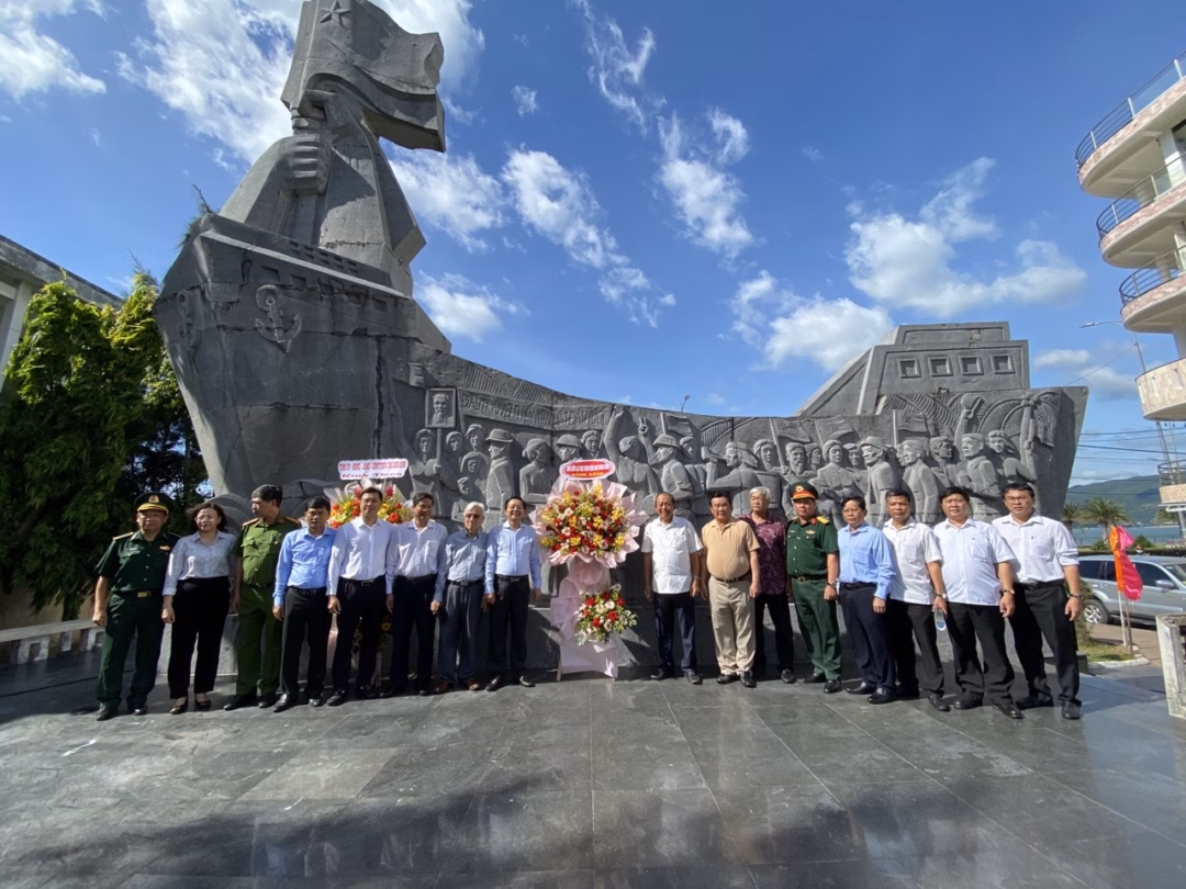 Bình Định tổ chức chuỗi hoạt động kỷ niệm 70 năm chuyển quân tập kết ra Bắc. Bình Định tổ chức chuỗi hoạt động kỷ niệm 70 năm chuyển quân tập kết ra Bắc.