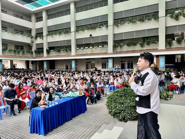 Chương trình Sân khấu học đường 2025 – Một sự kiện âm nhạc đầy ý nghĩa