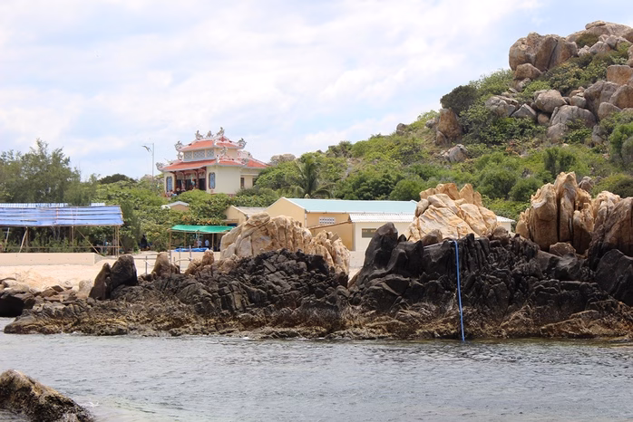 Miếu thờ tổ nghề yến sào Miếu thờ tổ nghề yến sào