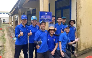 Văn nghệ sĩ TP HCM biểu diễn văn nghệ giao lưu với cán bộ, chiến sĩ Tiểu đoàn Huấn luyện - Cơ động thuộc Bộ Chỉ huy Bộ đội Biên phòng tỉnh Kon Tum Văn nghệ sĩ TP HCM biểu diễn văn nghệ giao lưu với cán bộ, chiến sĩ Tiểu đoàn Huấn luyện - Cơ động thuộc Bộ Chỉ huy Bộ đội Biên phòng tỉnh Kon Tum