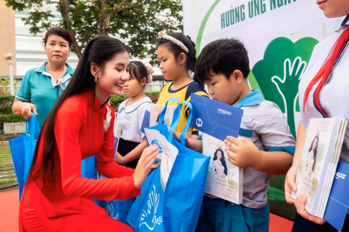 Trao quà cho những hoàn cảnh đặc biệt Trao quà cho những hoàn cảnh đặc biệt