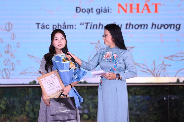 Tác giả Đặng Thị Phương chia sẻ cảm xúc sau khi nhận giải