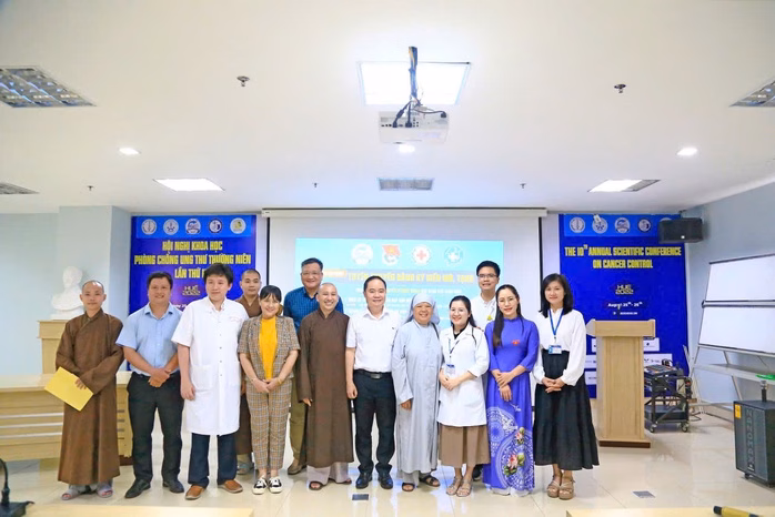 Nhiều đại đức, tăng ni, Phật tử ở Huế đăng ký hiến mô, tạng sau khi chết Nhiều đại đức, tăng ni, Phật tử ở Huế đăng ký hiến mô, tạng sau khi chết