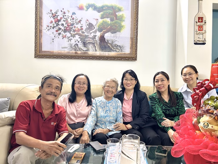 NSƯT Phi Điểu vui mừng đón lãnh đạo TP HCM đến thăm