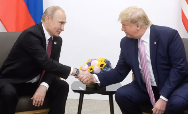 Tổng thống Donald Trump điện đàm với Tổng thống Vladimir Putin Tổng thống Donald Trump điện đàm với Tổng thống Vladimir Putin