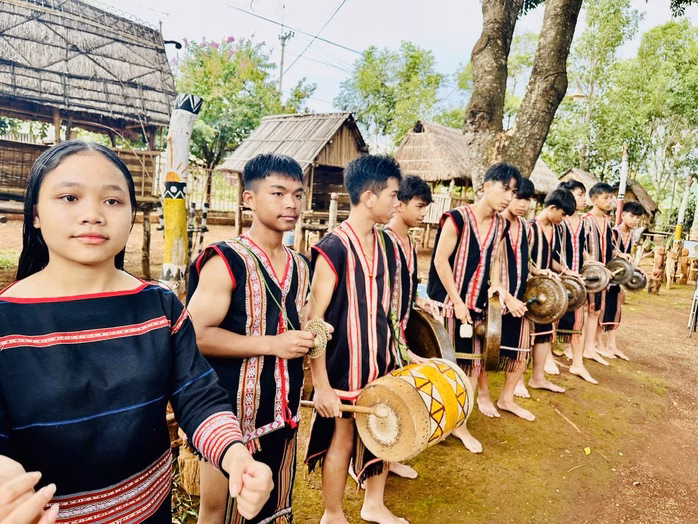 Đội cồng chiêng của trường THCS Dân tộc nội trú huyện Ia Grai
