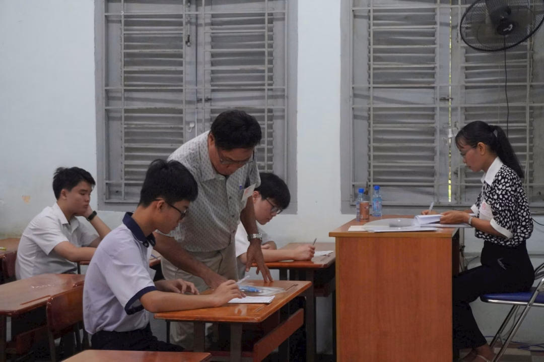 Kỳ thi tuyển sinh vào lớp 10 THPT công lập Kỳ thi tuyển sinh vào lớp 10 THPT công lập