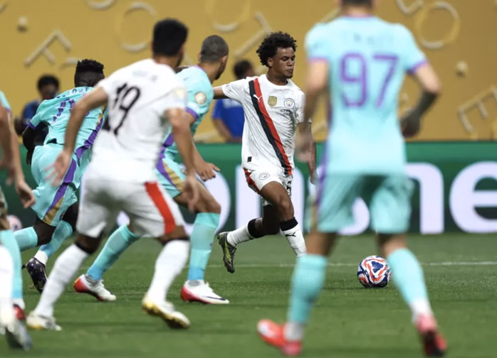 Oscar Bobb ghi bàn cho Man City Oscar Bobb ghi bàn cho Man City