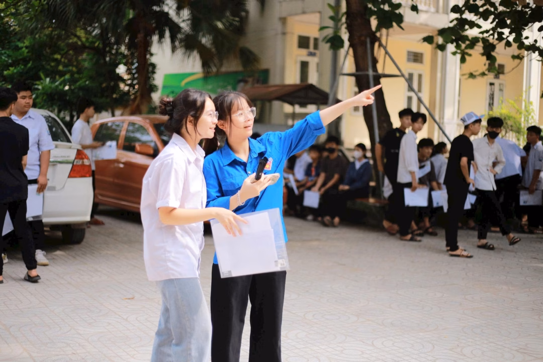 Hỗ trợ học sinh tại điểm thi Học sinh được hỗ trợ tại điểm thi