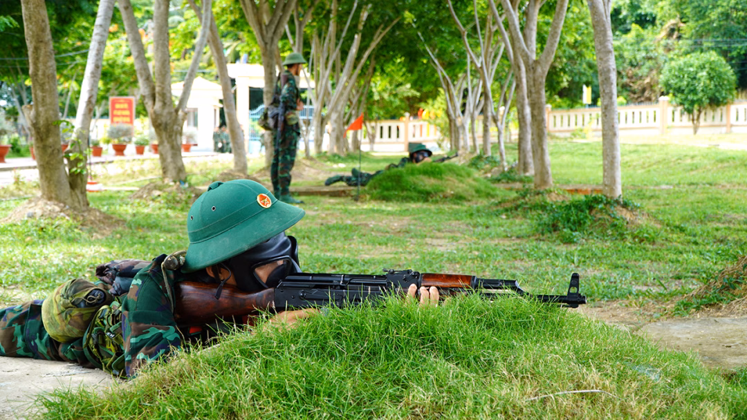 An Giang củng cố thế trận quốc phòng ở biên giới Tây Nam Chiến sĩ Đại đội Hỗn hợp 7 luyện tập bắn súng tiểu liên AK
