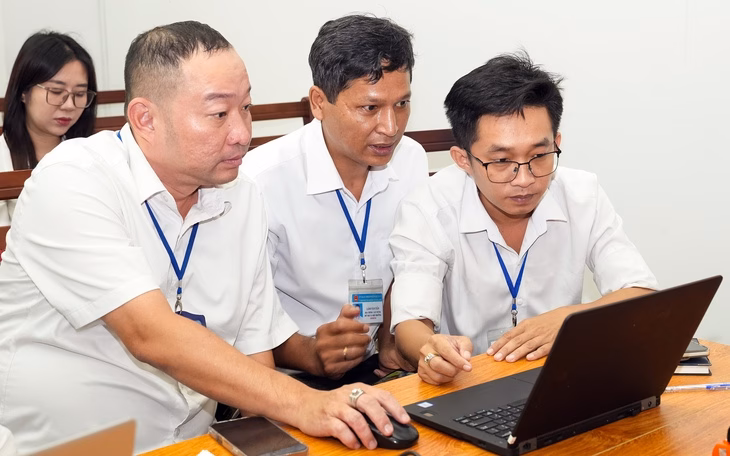 Cán bộ xã phường cần thay đổi tư duy để phục vụ dân hiệu quả "SẮP XẾP LẠI GIANG SƠN": HÀNH TRÌNH SẮP XẾP LẠI TÂM THẾ VÀ ĐẠO ĐỨC CÔNG VỤ - Ảnh 1.