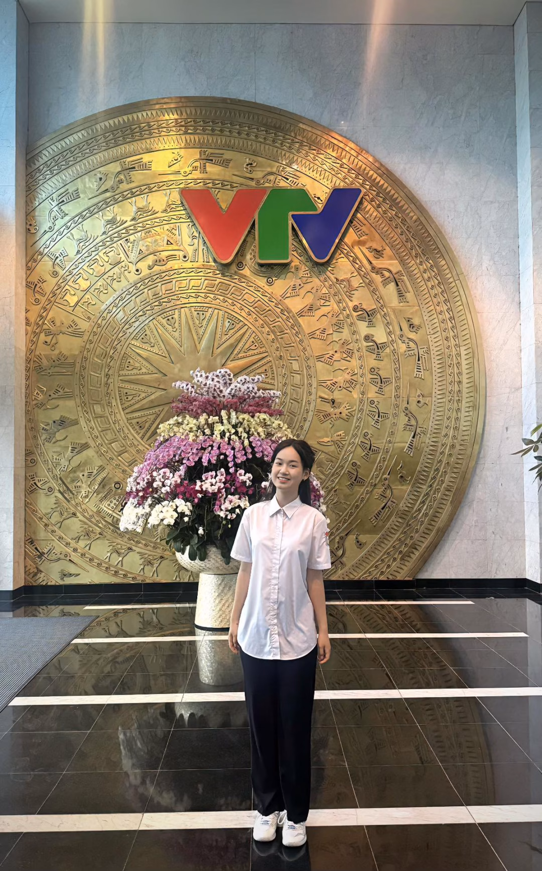 Cô gái Phú Thọ đạt điểm tuyệt đối khối A00: Visual cực phẩm, học mà không gò ép Lộ EQ của Thủ khoa khối A00 Hiền Mai khi lên VTV, netizen: Tiểu thuyết còn không dám viết nữ chính cỡ này- Ảnh 7.