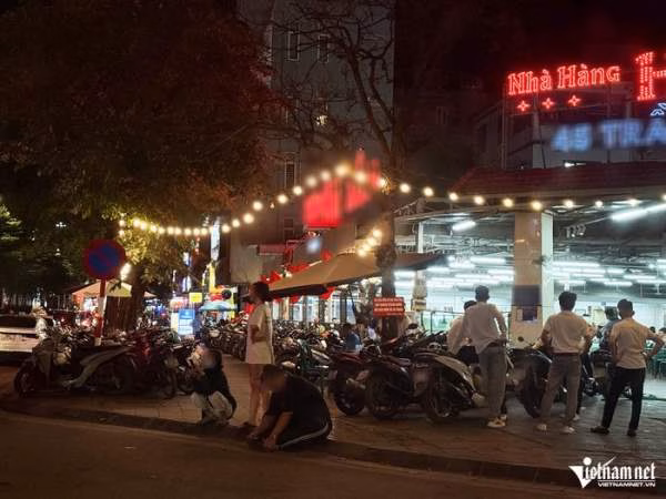 CSGT Hà Nội hóa trang phát hiện tài xế say xỉn vẫn lái xe qua phố