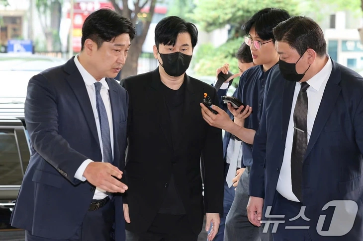 Cựu chủ tịch YG Entertainment Yang Hyun Suk bị tù 6 tháng vì đe dọa nhân chứng Yang Hyun Suk dụ dỗ thực tập sinh bằng lời hứa cho ra mắt hòng giấu tội cho nghệ sĩ - Ảnh: News1