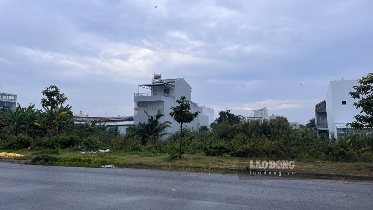 Đất nền không có pháp lý rõ ràng tiềm ẩn nhiều rủi ro. Ảnh: Đông Phương
