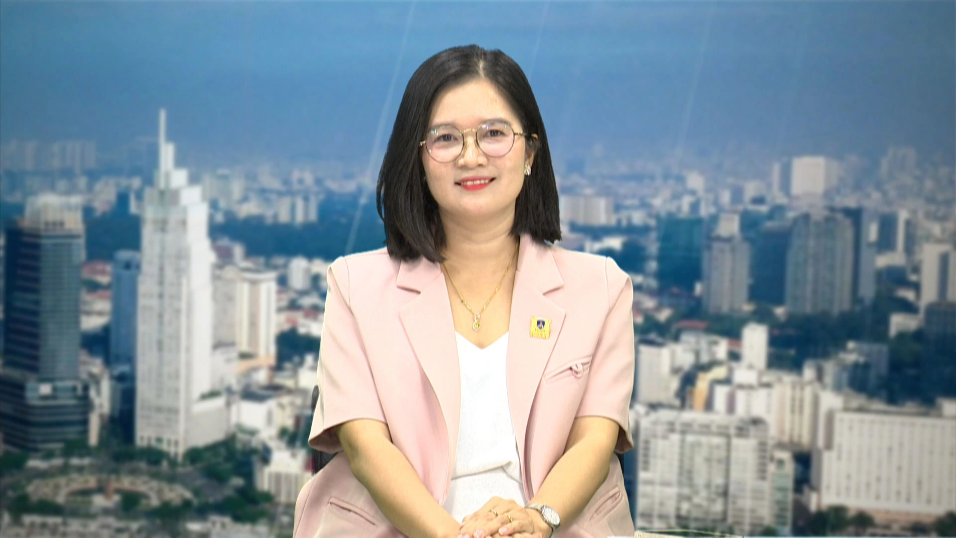 Điểm sàn đại học: Lựa chọn nào cho thí sinh? Cô Nguyễn Thị Hoàng Nga, Phụ trách truyền thông Trường ĐH Nguyễn Tất Thành
