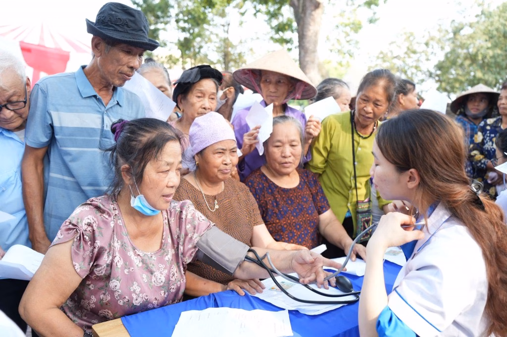 Hà Nội đẩy mạnh phong trào toàn dân bảo vệ an ninh Tổ quốc Hơn 6.600 người dân xã Minh Châu được khám sức khỏe miễn phí