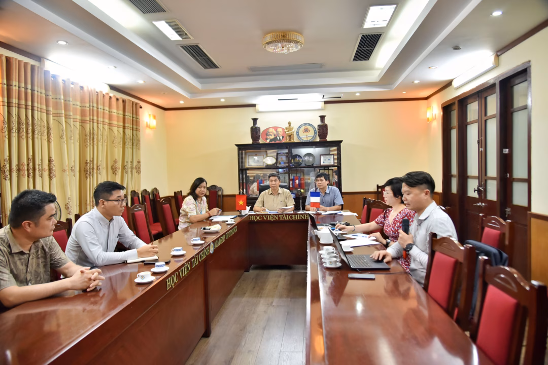 Học viện Tài chính và Đại học Toulon thắt chặt hợp tác giáo dục 15 năm