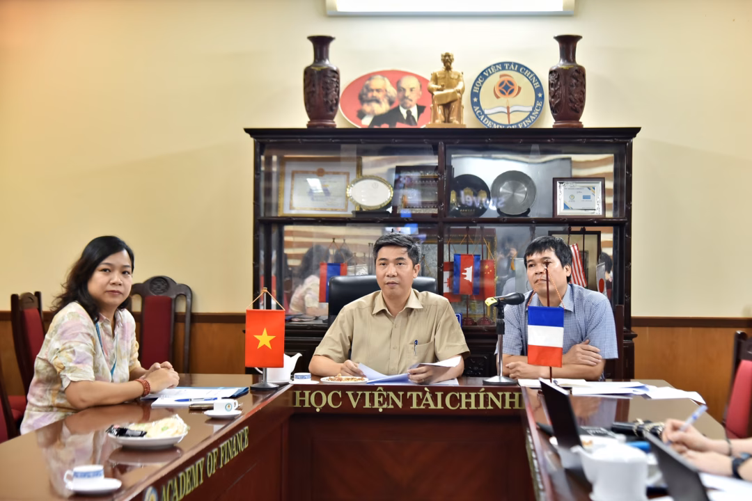 Học viện Tài chính và Đại học Toulon thắt chặt hợp tác giáo dục 15 năm