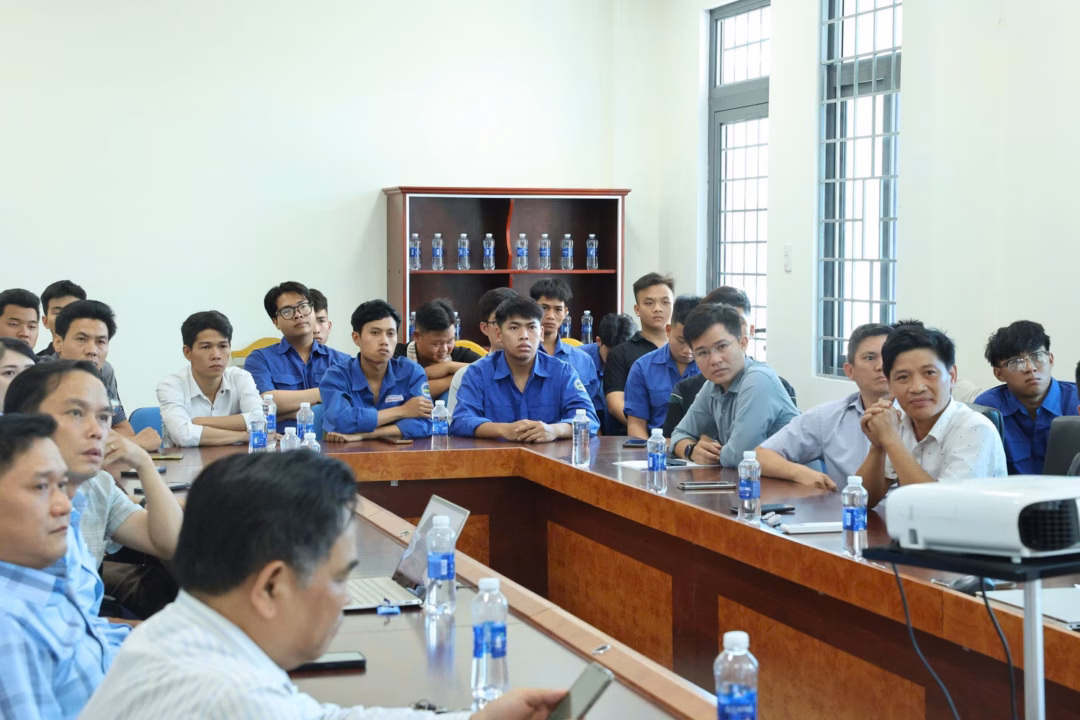 Hội thảo về ô tô điện tại ĐH Phenikaa: Cập nhật kiến thức và công nghệ mới Hội thảo có sự tham gia của các nhà giáo, sinh viên khoa Công nghệ ô tô, đại diện các doanh nghiệp và garage ô tô.