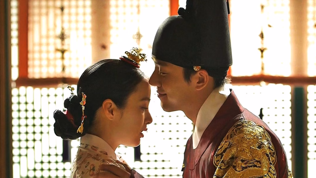 Kim Tae Hee – Biểu tượng nhan sắc Hàn Quốc với sự nghiệp diễn xuất phong phú Nữ diễn viên nên duyên với Yoo Ah In trong Tình Sử Jang Ok Jung.