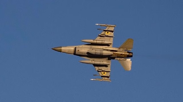 Lỗ hổng phòng không Ukraine lộ ra sau vụ rơi máy bay F-16 - Ảnh 2.
