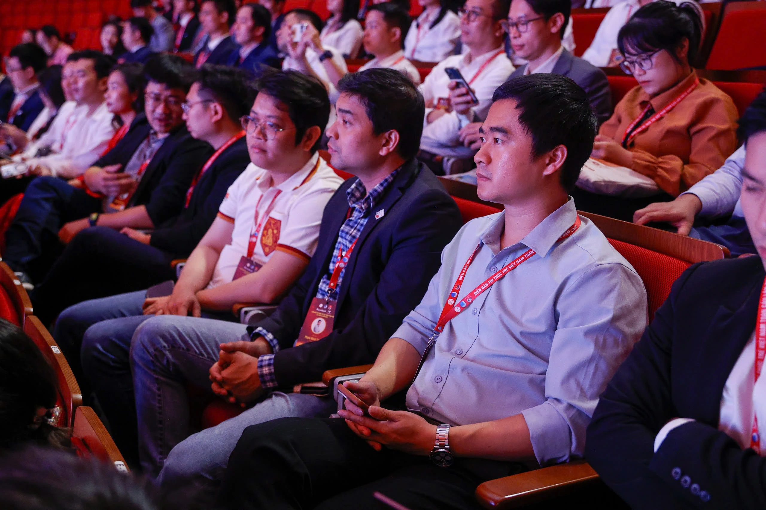 Hơn 200 đại biểu trí thức trẻ trong và ngoài nước là đại biểu tham gia chương trình