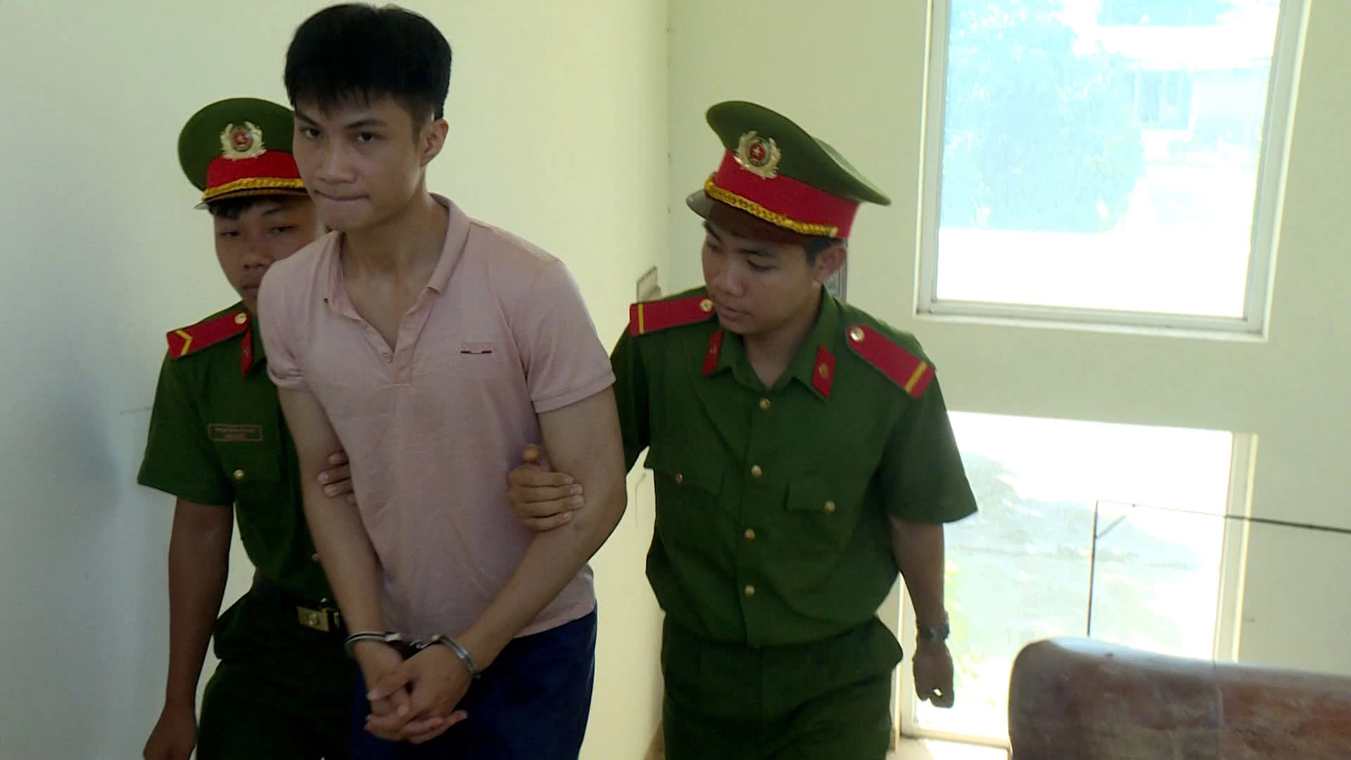 Ngành thuế khuyến khích cộng đồng chung tay phòng chống sốt xuất huyết VIDEO: Bắt đối tượng giả vờ đặt mua rồi cướp hai điện thoại di động