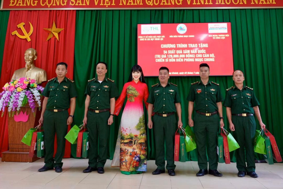Nữ doanh nhân Lã Thị Quỳnh Thoan: Tình yêu thương và trách nhiệm xã hội Doanh nhân Lã Thị Quỳnh Thoa tặng quà cho cán bộ, chiến sĩ Đồn Biên phòng Ngọc Chung, Ban Chỉ huy Bộ đội Biên phòng Cao Bằng