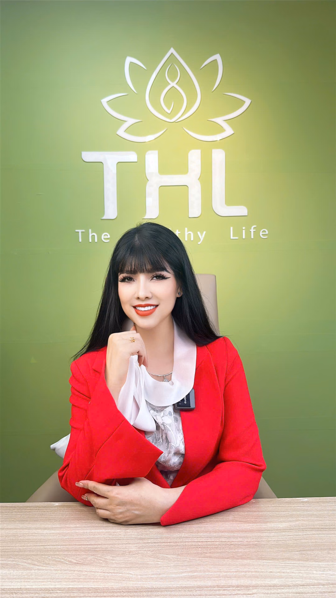 Nữ doanh nhân Lã Thị Quỳnh Thoan: Tình yêu thương và trách nhiệm xã hội Doanh nhân Lã Thị Quỳnh Thoa cùng các chuyên gia kiểm tra sản phẩm THL đang phân phối tại thị trường